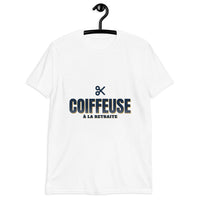 Coiffeuse À la retraite - T-shirt cadeau — White